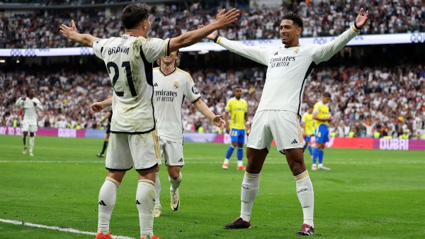 Ronaldo nói gì sau khi ghi hat-trick, Real Madrid lập kỷ lục vô địch La Liga