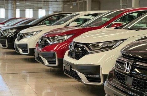 Hàng loạt mẫu ô tô tiếp tục giảm giá, tăng khuyến mãi để “xả” hàng