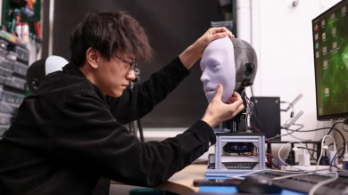 Các nhà khoa học Mỹ phát minh robot có khả năng tái hiện vẻ mặt con người