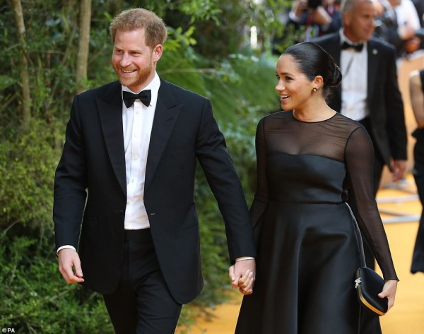 Đừng chê bai Meghan Markle vì thân hình quá khổ, tất cả đều có lý do của nó và các bà mẹ bỉm sữa gọi cô là "nữ anh hùng"