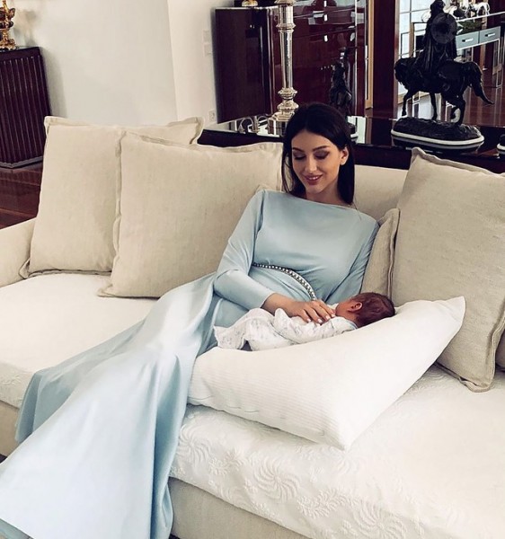 HOT: Nữ hoàng sắc đẹp Nga ly dị cựu vương Malaysia sau 1 năm kết hôn, khi vừa sinh con được 2 tháng