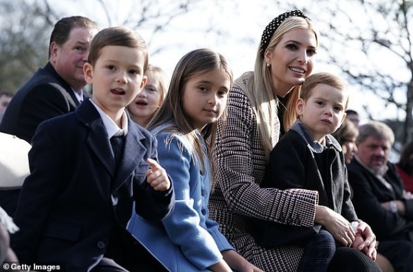 Ivanka Trump hào hứng khoe ảnh gia đình có thêm “thành viên” mới, bất ngờ bị dư luận “dội gáo nước lạnh”, chỉ trích vì lý do không ngờ