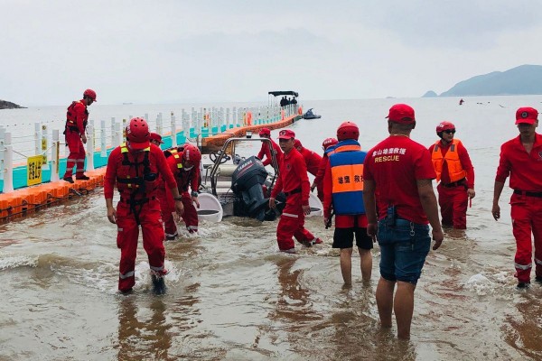 Những manh mối hé lộ sự thật vụ án bé gái bị khách thuê nhà dẫn đi tự tử: Đôi vợ chồng sát hại nạn nhân vì muốn cô bé làm con nuôi?