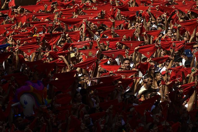 Lễ hội đua cùng bò tót San Fermin ở Tây Ban Nha