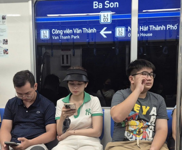 Giá xăng tăng, vượt 30.000 đồng/lít, người đi làm xa… thở dài