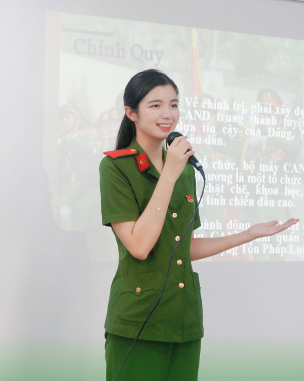 Hai nữ chiến sĩ có Hai nữ chiến sĩ có