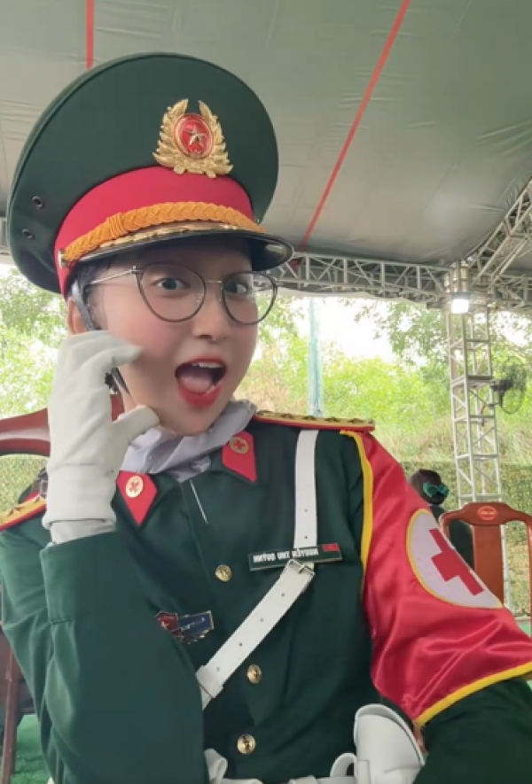 Hai nữ chiến sĩ có Hai nữ chiến sĩ có