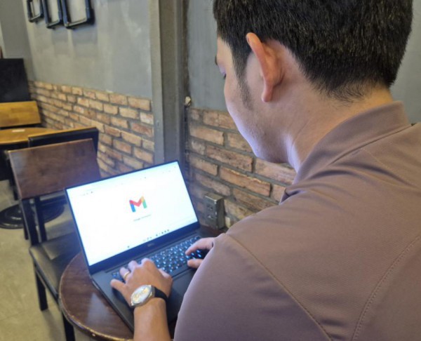 Làm sao để biết email, mật khẩu của mình có đang 