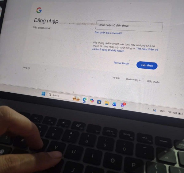 Làm sao để biết email, mật khẩu của mình có đang 