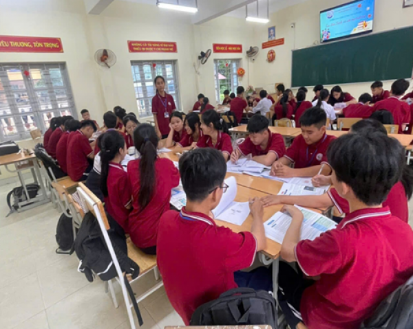 Tranh cãi việc nhà trường yêu cầu học sinh phải quay video tự học mỗi ngày?