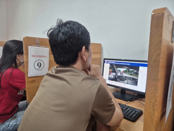 Từ ngày 1.7.2026, dự kiến bỏ phần sát hạch lái xe mô phỏng