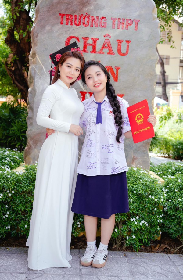 ”Viết cho con ngày tốt nghiệp” gây sốt mạng xã hội ”Viết cho con ngày tốt nghiệp” gây sốt mạng xã hội
