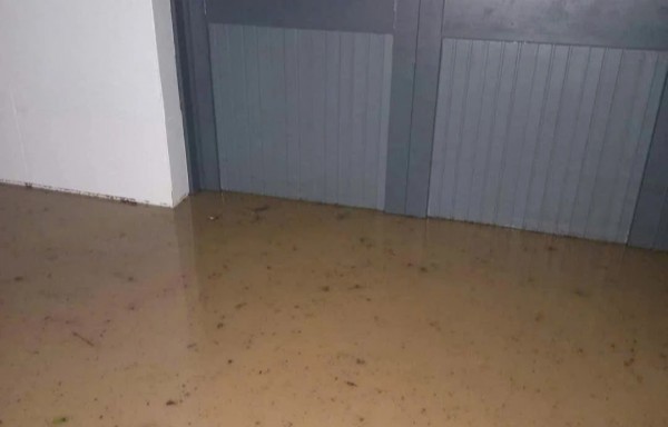 Đắk Lắk: Nhà tốc mái, sập trong bão Kalmaegi, nhiều người dân lên mạng cầu cứu