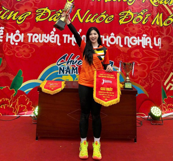 ”Đô vật hot girl” 24 tuổi gây sốt mạng xã hội