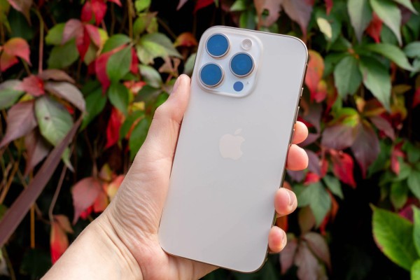 Cổ phiếu Apple điêu đứng vì sắc lệnh thuế mới của ông Donald Trump