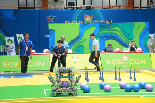 Những chiến thắng tuyệt đối "Mùa vàng" đầu tiên tại Robocon Việt Nam 2024