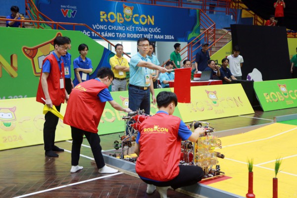 Những chiến thắng tuyệt đối "Mùa vàng" đầu tiên tại Robocon Việt Nam 2024