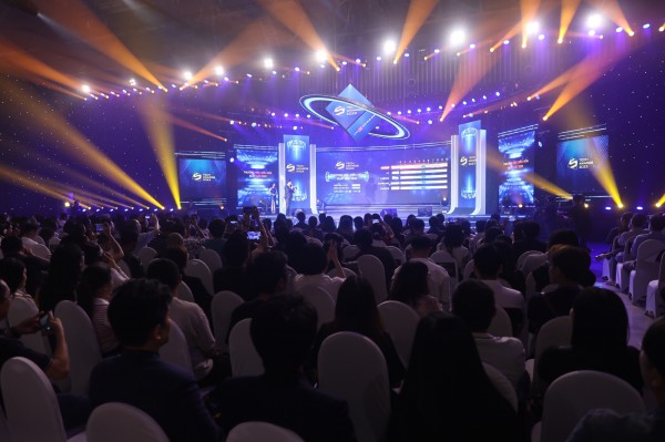 Tech Awards 2023: Huawei thắng hạng mục Thương hiệu Xanh, iPhone 15 Pro Max là điện thoại xuất sắc nhất