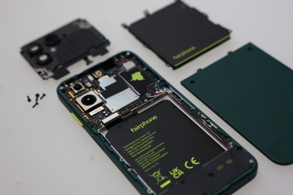Vì sao không nên để điện thoại Android hết pin quá lâu?