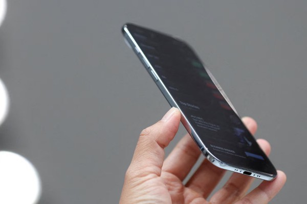 Xiaomi thừa nhận gặp khó với điện thoại siêu mỏng như iPhone Air