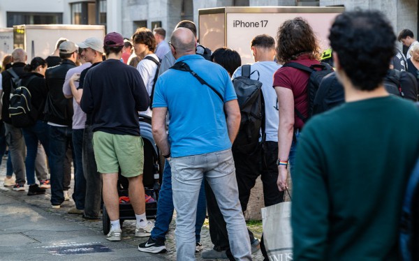 iPhone 17 mới ra mắt bị trầy xước trên các mẫu Pro xanh dương, Air đen?