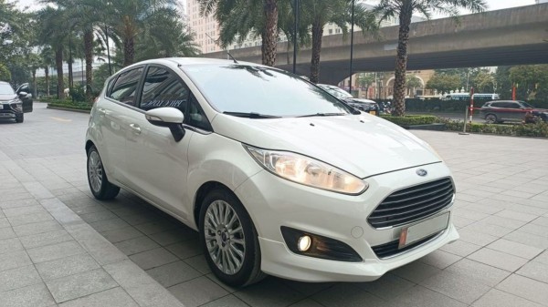 3 ô tô cũ bền dáng, giá khoảng 250 triệu đồng 3 ô tô cũ bền dáng, giá khoảng 250 triệu đồng