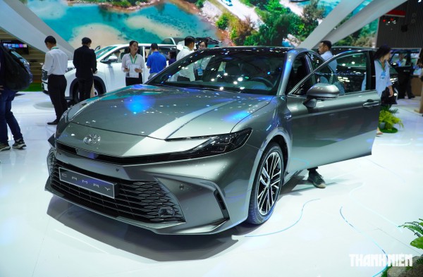 Bán chưa tới 20 xe, Toyota Camry vẫn dẫn đầu phân khúc sedan hạng D