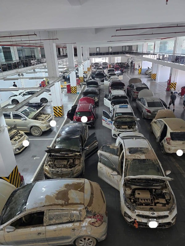 Choáng váng với báo giá sửa chữa ô tô ngập nước