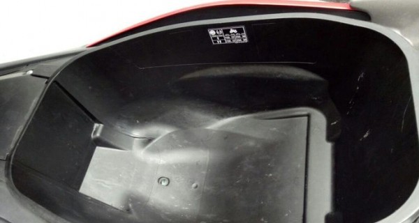 Có nên để điện thoại, sạc dự phòng trong cốp xe máy? Có nên để điện thoại, sạc dự phòng trong cốp xe máy?