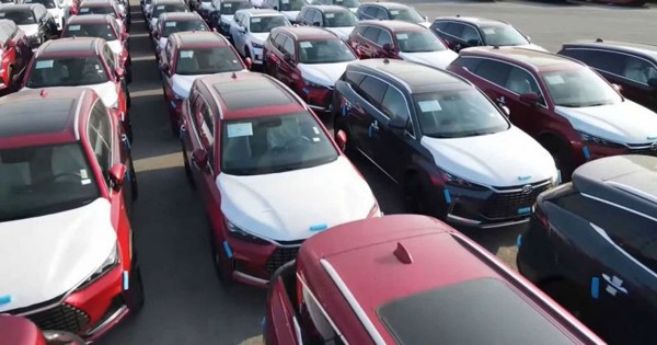 Cung vượt xa cầu, ô tô tiếp tục đại hạ giá