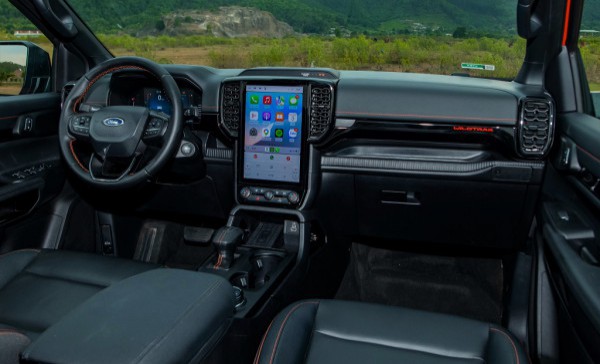 Ford Ranger Wildtrak máy dầu 3.0 lít: Bán tải phổ thông đắt nhất Việt Nam có gì?
