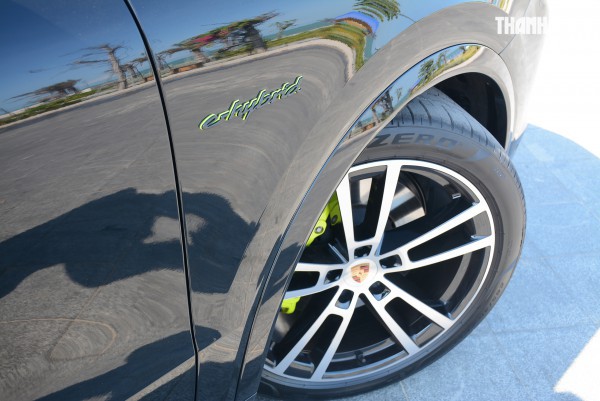 ‘Ghìm cương’ Porsche Cayenne e-hybrid giá gần 7 tỉ đồng: Nhanh, mạnh, ít ngốn xăng