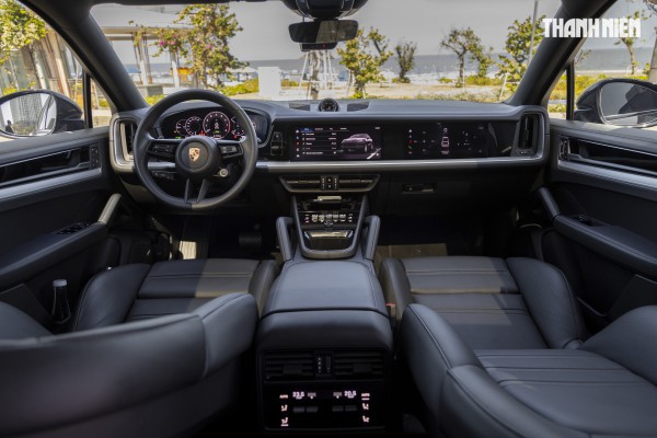 ‘Ghìm cương’ Porsche Cayenne e-hybrid giá gần 7 tỉ đồng: Nhanh, mạnh, ít ngốn xăng