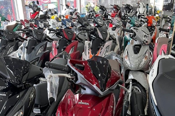 Giá xe máy Honda tiếp tục “phá đáy”