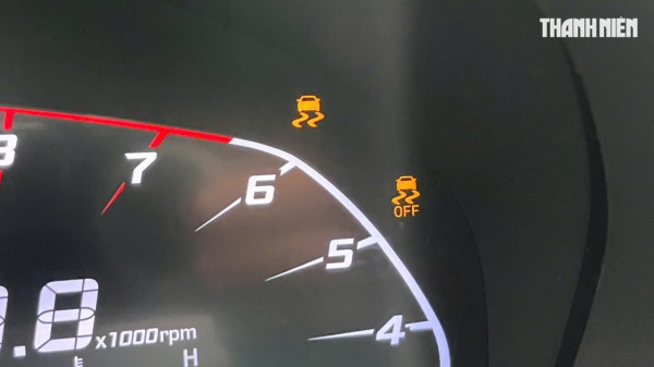 Giải mã nút bấm biểu tượng ô tô trượt kèm chữ 