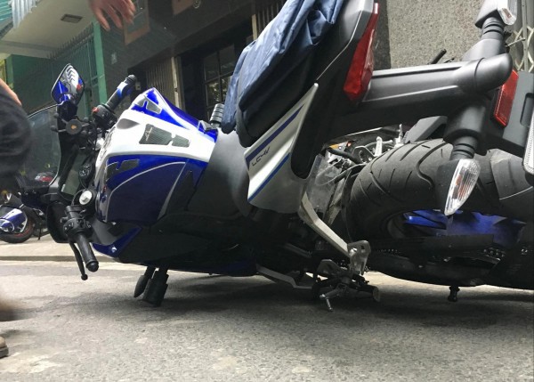 Gù chống đổ có bảo vệ được dàn áo mô tô, xe máy?