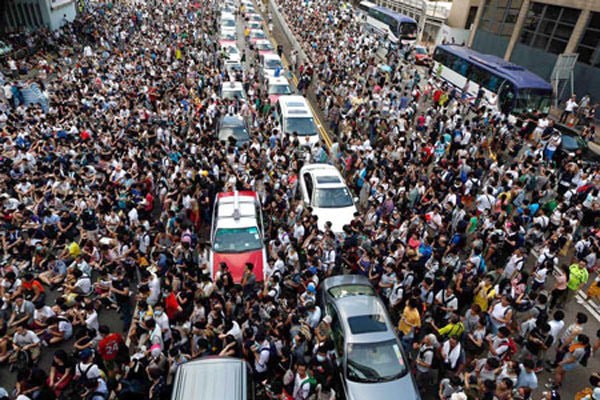 Hà Nội đẩy mạnh lắp đặt trạm sạc, hỗ trợ tiền mua xe máy điện