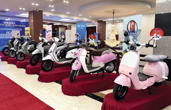 Hà Nội đẩy mạnh lắp đặt trạm sạc, hỗ trợ tiền mua xe máy điện