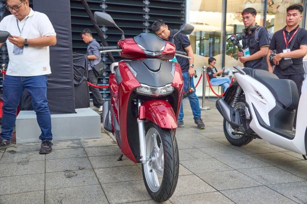 Honda SH 2026 giá từ 77,89 triệu đồng nâng cấp những gì?