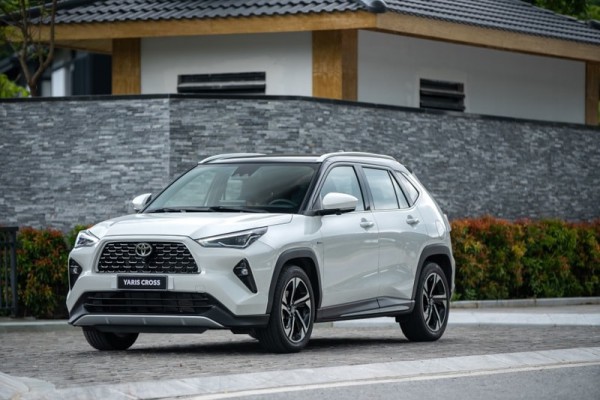 Hybrid và xe nhập khẩu tăng trưởng tốt ở thị trường ô tô Việt