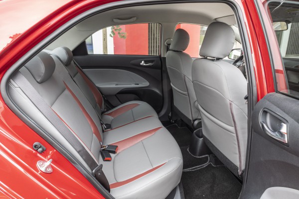 KIA Soluto ưu đãi kỷ lục, giá thực tế dưới 300 triệu đồng