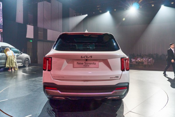 KIA Sorento hybrid có lợi thế nào cạnh tranh trong phân khúc xe 7 chỗ?