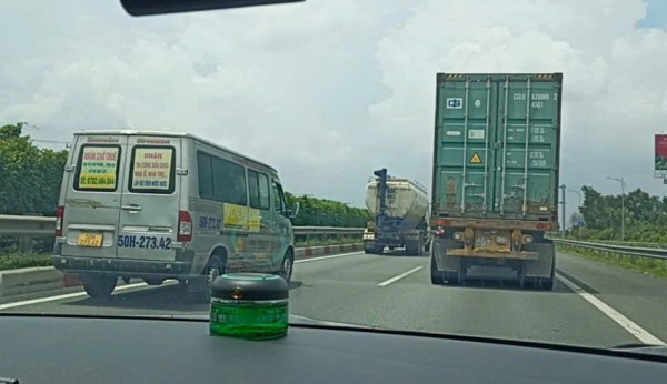 Lái ô tô chạy chậm trên cao tốc có thể bị phạt tù