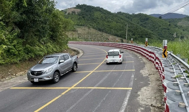 Lái ô tô đổ đèo chạy số ‘D’ không an toàn, liệu có đúng?