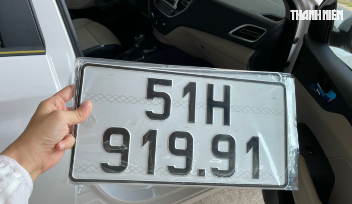 Lệ phí cấp biển số ô tô tại Hà Nội, TP.HCM giảm còn 14 triệu đồng