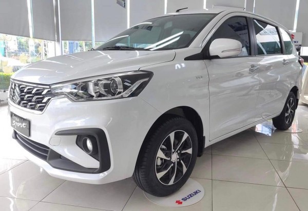 Loạt xe Hybrid đang giảm giá 