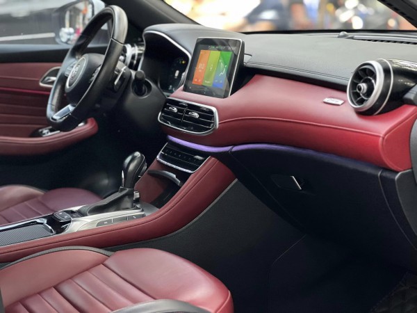 MG HS giảm giá còn 560 triệu đồng, rẻ hơn Toyota Yaris Cross