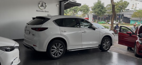 Mua ô tô cũ: Khách hàng sẵn sàng mua giá cao, miễn sao uy tín