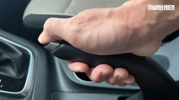 Ngoài đỗ xe, phanh tay ô tô còn có thể sử dụng trong trường hợp nào?