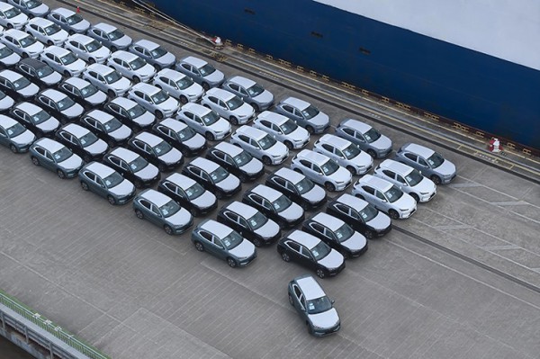 Ngôi vương doanh số ô tô toàn cầu sắp đổi chủ